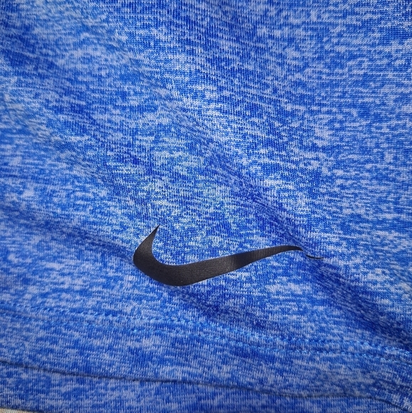 A bundle of 2 small ladies shirts. A Victoria Sport and a Nike dri-fit size smal - Picture 3 of 8